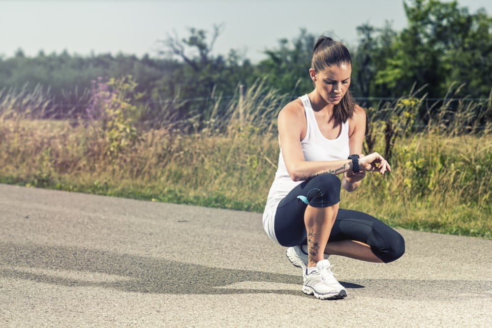 Kvinne med treningsklokke