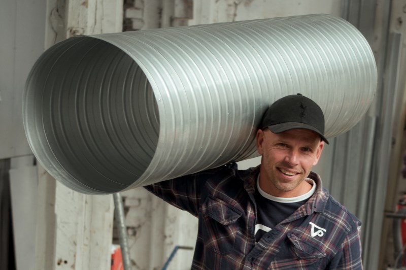 God hjelp fra banken gjør at Robin kan ha fullt fokus på jobben innen ventilasjon.